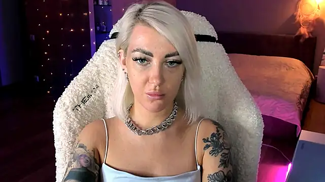 tykioty Miley online show from December 3, 2025, 3:22 pm