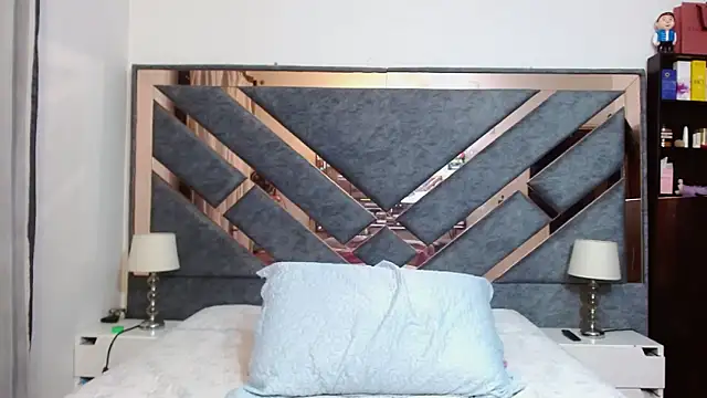 KarlaTesg online show from December 2, 2025, 10:39 am