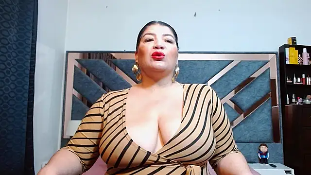 Snapshot of KarlaTesg chatting on August 4, 2026, 9:36 am KarlaTesg online show from August 4, 2026, 9:36 am