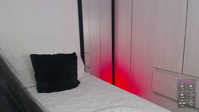 Karla hernandez  online show from November 6, 2025, 11:03 am