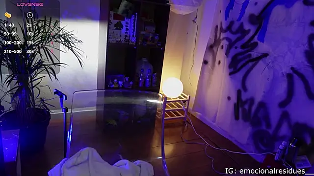 droolingdollfacee online show from December 1, 2025, 8:32 pm