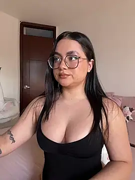 Snapshot of montmariana chatting on July 11, 2026, 11:05 pm montmariana online show from July 11, 2026, 11:05 pm