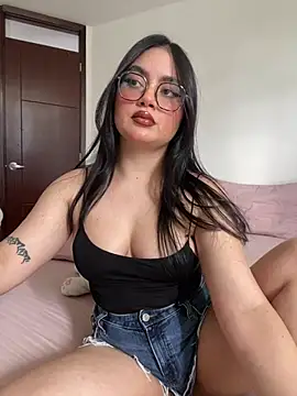 Snapshot of montmariana chatting on June 25, 2026, 5:07 pm montmariana online show from June 25, 2026, 5:07 pm