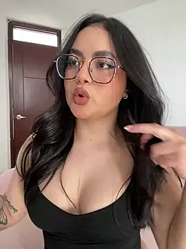 Snapshot of montmariana chatting on June 17, 2026, 9:47 pm montmariana online show from June 17, 2026, 9:47 pm