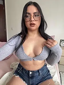 Snapshot of montmariana chatting on July 12, 2026, 5:47 pm montmariana online show from July 12, 2026, 5:47 pm