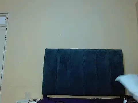 Snapshot of curvycloe1 chatting on October 10, 2025, 6:36 am curvycloe1 online show from October 10, 2025, 6:36 am