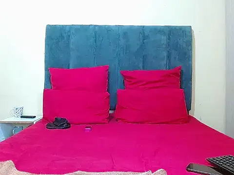 Snapshot of curvycloe1 chatting on July 14, 2026, 9:14 am curvycloe1 online show from July 14, 2026, 9:14 am