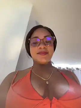 ashley Tompson1 online show from May 1, 2026, 2:44 pm