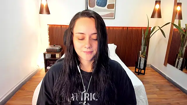 KatherineBond online show from February 3, 2026, 7:52 pm