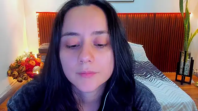 KatherineBond online show from December 19, 2025, 6:32 pm