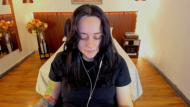 Snapshot of KatherineBond chatting on June 27, 2026, 4:35 pm KatherineBond online show from June 27, 2026, 4:35 pm