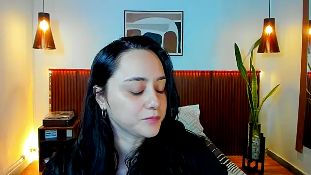 KatherineBond online show from November 27, 2025, 6:19 pm