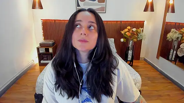 Snapshot of KatherineBond chatting on May 14, 2026, 7:22 pm KatherineBond online show from May 14, 2026, 7:22 pm
