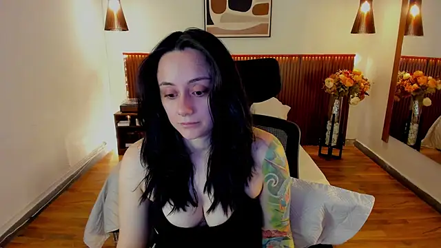 Snapshot of KatherineBond chatting on August 4, 2026, 5:39 pm KatherineBond online show from August 4, 2026, 5:39 pm