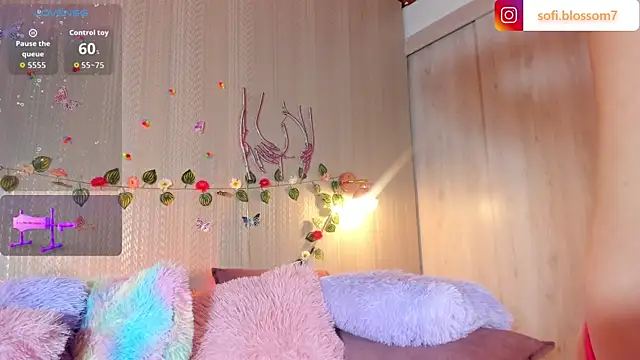 Snapshot of Sofi_Blossom chatting on July 15, 2026, 8:38 pm Sofi Blossom online show from July 15, 2026, 8:38 pm