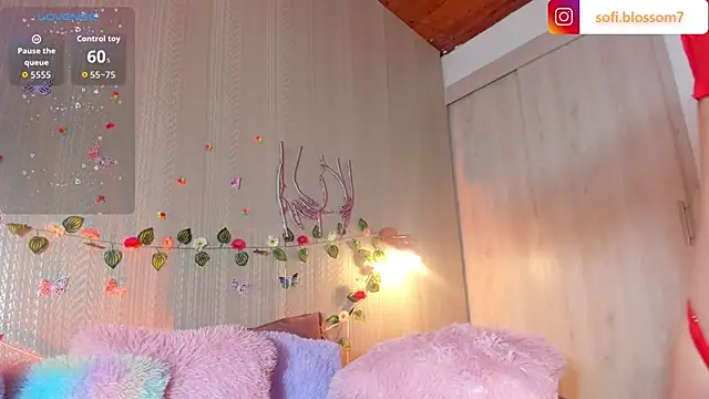 Snapshot of Sofi_Blossom chatting on June 26, 2026, 7:52 pm Sofi Blossom online show from June 26, 2026, 7:52 pm