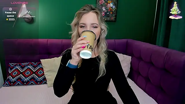 Snapshot of EvaMoran chatting on October 18, 2025, 1:40 am EvaMoran online show from October 18, 2025, 1:40 am