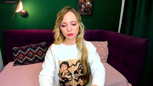 Snapshot of EvaMoran chatting on November 10, 2025, 1:43 am EvaMoran online show from November 10, 2025, 1:43 am