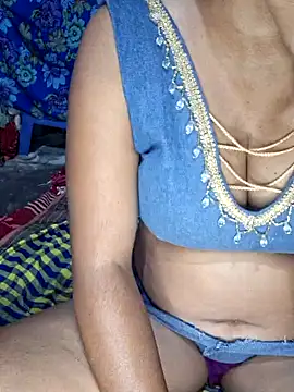 Snapshot of Priya_Bong chatting on January 3, 2025, 6:44 am Priya Bong online show from January 3, 2025, 6:44 am