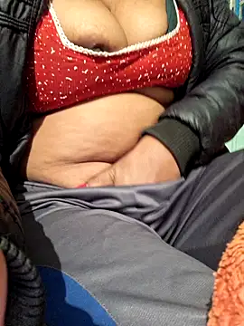 Snapshot of Priya_Bong chatting on January 6, 2025, 12:24 pm Priya Bong online show from January 6, 2025, 12:24 pm