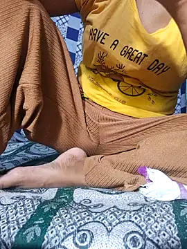 Snapshot of Priya_Bong chatting on September 12, 2025, 5:02 pm Priya Bong online show from September 12, 2025, 5:02 pm