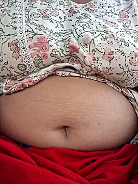 Snapshot of Priya_Bong chatting on July 7, 2026, 2:03 am Priya Bong online show from July 7, 2026, 2:03 am