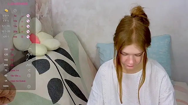 Snapshot of TrissMerigold9 chatting on October 28, 2025, 9:19 am TrissMerigold9 online show from October 28, 2025, 9:19 am