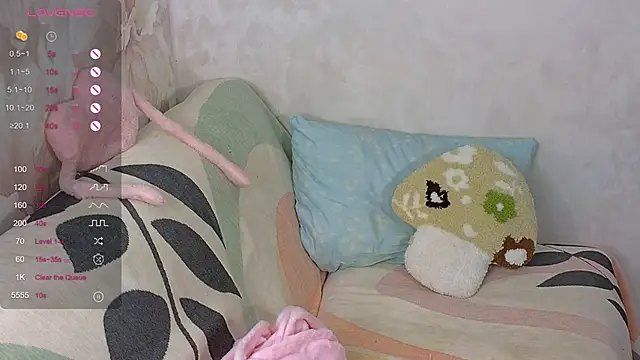 Snapshot of TrissMerigold9 chatting on November 26, 2025, 9:31 am TrissMerigold9 online show from November 26, 2025, 9:31 am