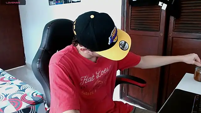 deividcloud36 online show from May 8, 2026, 2:43 pm