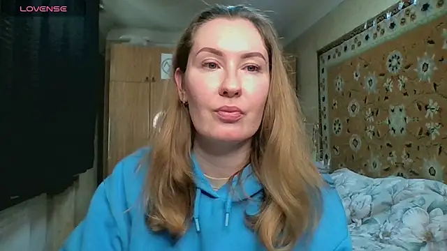 Snapshot of AnnaXLovers chatting on February 16, 2026, 12:59 pm AnnaXLovers online show from February 16, 2026, 12:59 pm