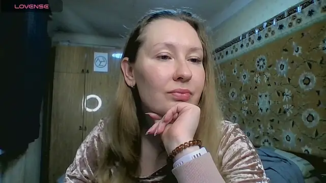 AnnaXLovers online show from May 6, 2026, 2:43 pm