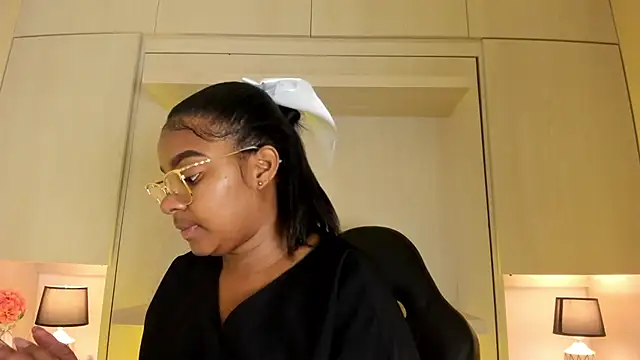 Snapshot of tamaraa_smiith chatting on November 19, 2025, 7:36 pm tamaraa smiith online show from November 19, 2025, 7:36 pm