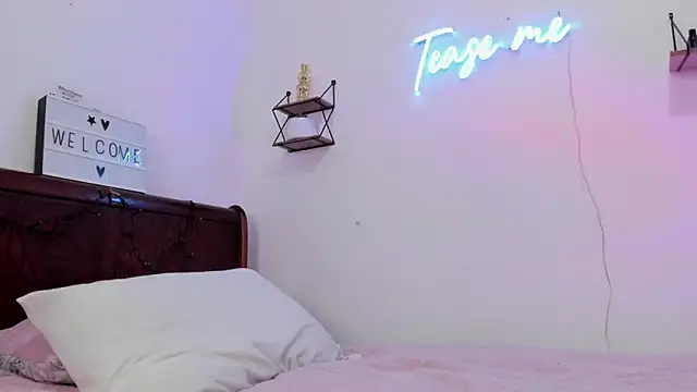 Snapshot of Manuela_monroe chatting on November 29, 2025, 8:20 pm Manuela monroe online show from November 29, 2025, 8:20 pm