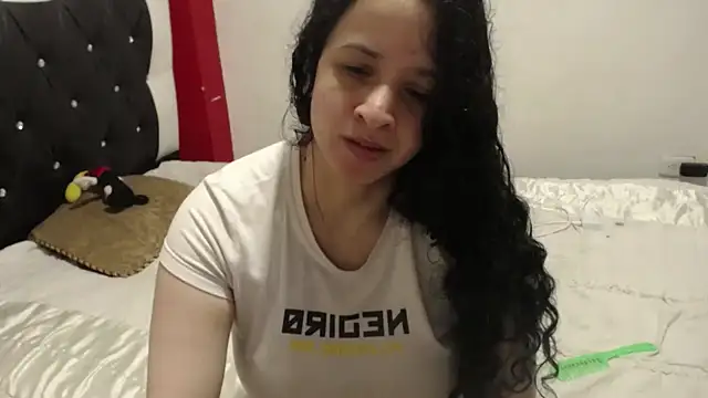 Katty Bones online show from October 30, 2025, 2:04 pm