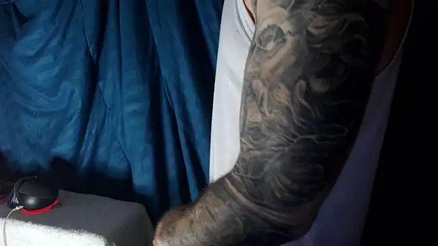 Snapshot of Kenner_fox77 chatting on December 29, 2024, 7:39 am Kenner fox77 online show from December 29, 2024, 7:39 am