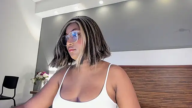 Snapshot of Adelehottman chatting on November 19, 2025, 12:16 pm Adelehottman online show from November 19, 2025, 12:16 pm