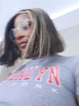 Adelehottman online show from November 25, 2025, 12:16 pm