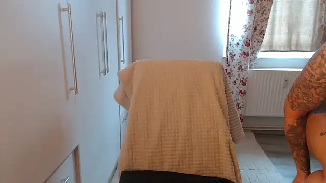 Davinja online show from December 3, 2025, 11:42 am