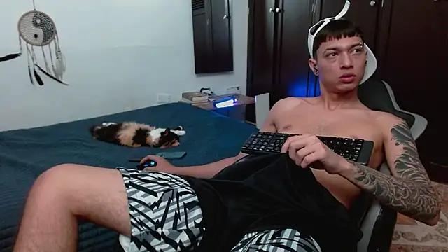 aaron blug online show from December 14, 2025, 4:34 pm