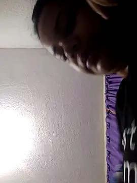 Snapshot of _Miaaleon chatting on November 14, 2025, 9:35 am Miaaleon online show from November 14, 2025, 9:35 am