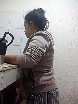 Snapshot of _Miaaleon chatting on February 5, 2026, 10:11 am Miaaleon online show from February 5, 2026, 10:11 am