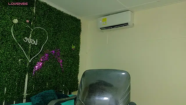 Snapshot of emy_0 chatting on June 26, 2026, 1:17 pm emy 0 online show from June 26, 2026, 1:17 pm
