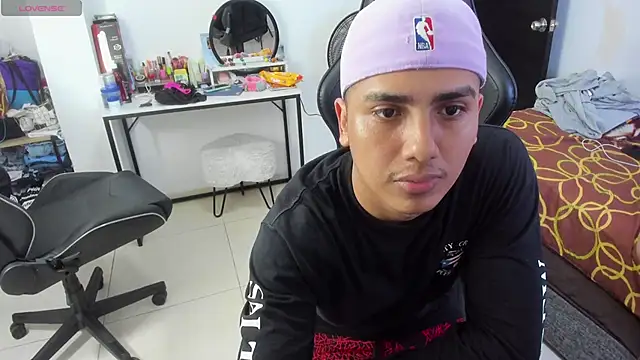 Snapshot of Max_kony chatting on March 22, 2025, 4:24 am Max kony online show from March 22, 2025, 4:24 am