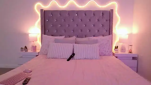 Snapshot of JuliaSUMMERS2022 chatting on October 14, 2025, 7:47 pm JuliaSUMMERS2022 online show from October 14, 2025, 7:47 pm