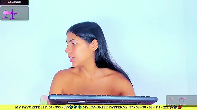 AriannaLewiis online show from April 22, 2026, 7:53 pm