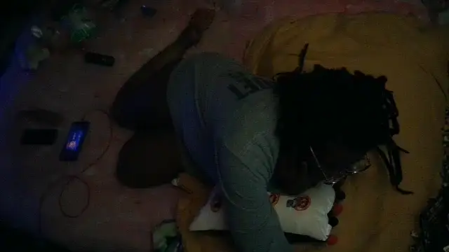 Snapshot of EbonyFetishQueen chatting on October 29, 2025, 4:00 am EbonyFetishQueen online show from October 29, 2025, 4:00 am