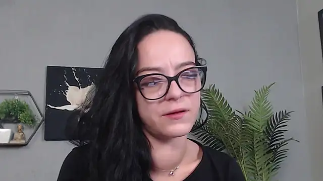 Snapshot of IzabelllNoir chatting on February 13, 2026, 8:03 am IzabelllNoir online show from February 13, 2026, 8:03 am