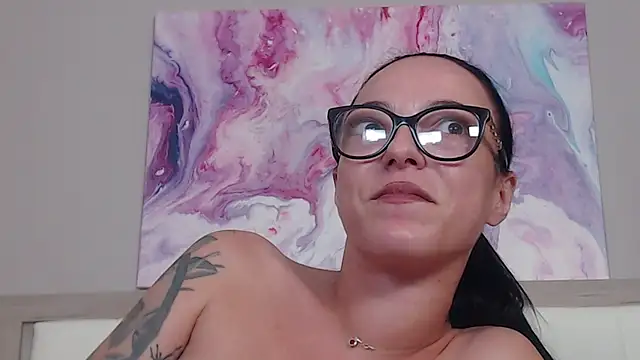 Snapshot of IzabelllNoir chatting on June 28, 2026, 3:51 pm IzabelllNoir online show from June 28, 2026, 3:51 pm