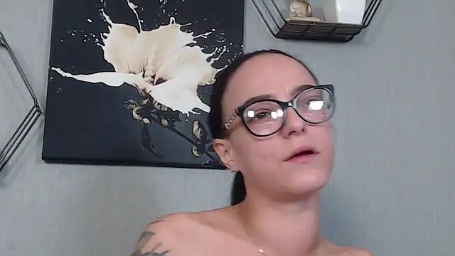 Snapshot of IzabelllNoir chatting on March 10, 2026, 9:02 am IzabelllNoir online show from March 10, 2026, 9:02 am