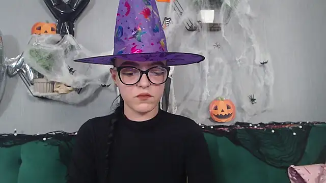 Snapshot of IzabelllNoir chatting on October 31, 2025, 9:39 am IzabelllNoir online show from October 31, 2025, 9:39 am